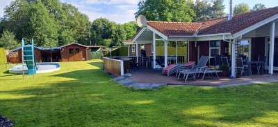Bungalow-Ferienhaus mit angelegtem Gartengrundstück, Pool beheizbar, finnische Grill-Kota, Sauna