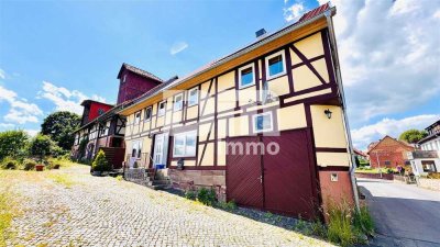 Saniertes Fachwerkhaus mit neuem Dach mit Nebengebäude + PV Anlage