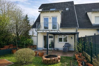 Moderne Doppehaushälfte mit Garten, Wärmepumpe & PV in Mannheim-Neckarau