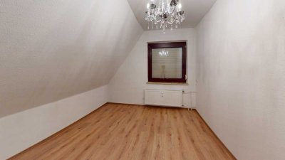 Charmante Kleine Dachgeschoss Wohnung