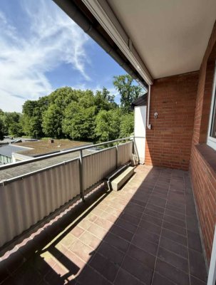 Renovierte 3-Zimmer-Wohnung mit Blick auf den Schlosspark in Erftstadt Liblar