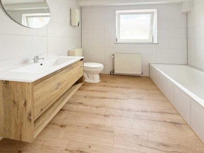 Erstbezug nach Renovierung: 4,5-Zimmer-Wohnung mit Balkon in ruhiger Lage