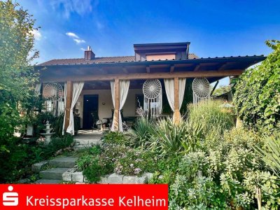 Familienidyll in Offenstetten - großzügiges Haus mit Gartenparadies