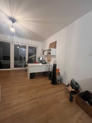 Helle 1,5-Zimmer Wohnung im 4. OG mit Balkon in Offenbach Stadtmitte