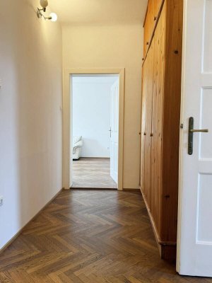 Idyllisches Wohnen in Kristein: Große Altbauwohnung mit 2 Balkonen und Gemeinschaftsgarten!