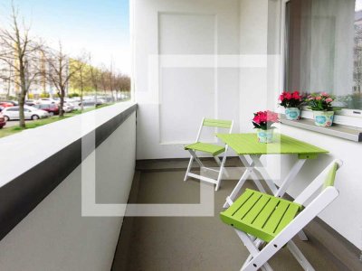 *Ab 01.06.25* Frisch renovierte 2-Zimmer-Wohnung mit Balkon und Duschbad im 1. OG