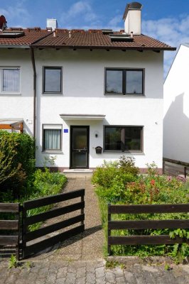 Charmantes Familienzuhause: Geräumiges 5-Zimmer Reiheneckhaus mit Garten in ruhiger Wohnlage