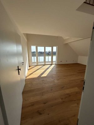 Exklusive 2-ZKB-DG-Wohnung mit Empore, Balkon & Fernblick