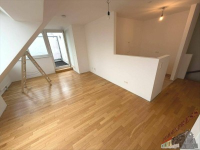 Sanierte Dachgeschoß-Maisonette mit Wohlfühlterrasse und KFZ-Abstellplatz