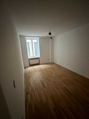 Charmante und neu renovierte 2 Zi-Whg mit Wohnküche in Top Lage im Gärtnerplatzviertel
