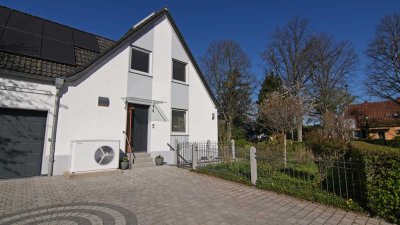 Lichtdurchflutete Dachgeschosswohnung mit Dachterrasse & Loggia