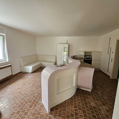 Großzügige Terrassenwohnung mit eigenem Eingang, Garten und Einbauküche!!!