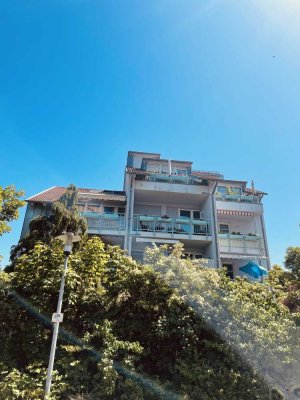 *Helle Maisonette-Wohnung mit Dachterrasse*