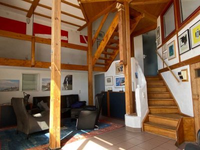 Großzügige Maisonette mit Loft-Charme, Sauna & Kamin in Schlaitdorf