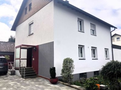 Erdgeschosswohnung m. Doppelgarage und großem Garten in ruhiger Lage