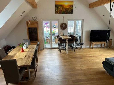Freundliche 4-Zimmer-DG-Wohnung mit gehobener Innenausstattung mit Balkon in Merdingen
