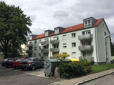 Kleine gemütliche 1-Zimmer-Dachgeschosswohnung mit Einbauküche in Augsburg-Lechhausen