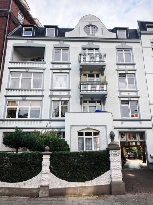 Charmante Altbau Wohnung mit zwei Balkonen