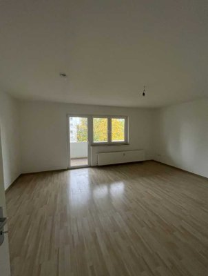 ~Helle 3-Zimmer mit Tageslichtbad und Balkon~**EINZUGSBEREIT**