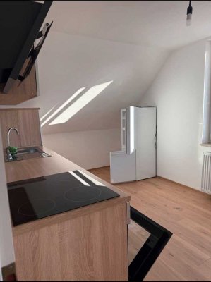 Sanierte 2-Raum-Wohnung mit Einbauküche in Augsburg