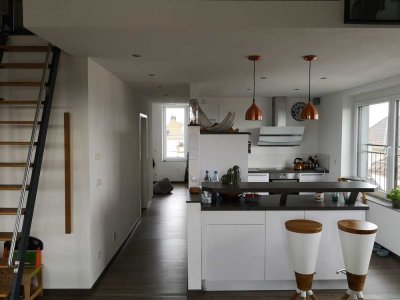 Geschmackvolle DG-Wohnung mit gehobener Innenausstattung mit Balkon und EBK in Grünberg