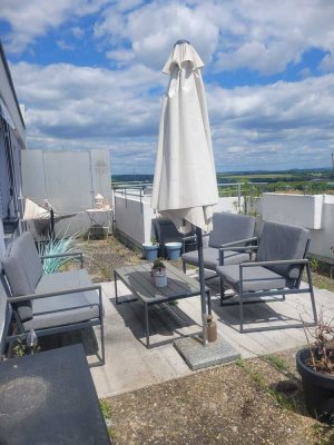 Geschmackvolle, gepflegte 1-Zimmer-Penthouse-Wohnung mit Balkon und Einbauküche in Tamm