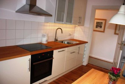 Ruhige vollmöblierte 1-Zimmer-Dachgeschosswohnung mit Einbauküche und Garten  in Potsdam