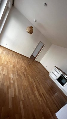 2 Zimmer Wohnung im Bezirk "Innere Stadt" nähe Krankenhaus Barmherzige Brüder &amp; Schwestern
