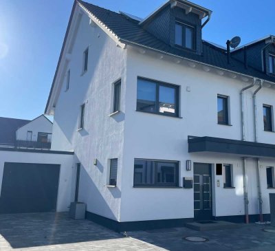 Modernes DHH in Neubaugebiet Birkengewann / Neu-Isenburg