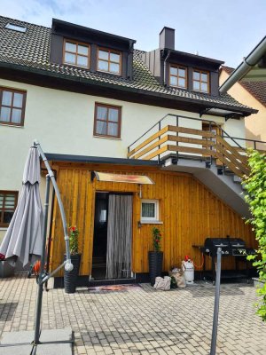 Geräumige, kernsanierte 11-Zimmer-Doppelhaushälfte/Zweifamilienhaus in Plech