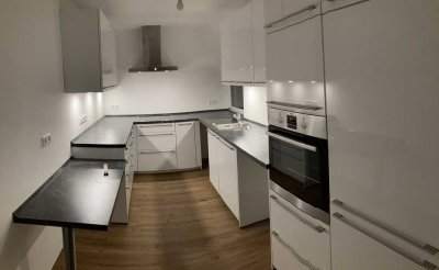 Sanierte 2,5-Zimmer-Wohnung mit Balkon und EBK in Stuttgart