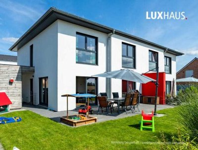 Exklusive LUXHAUS-Doppelhaushälfte mit klarer Architektur und großzügigem Wohnambiente