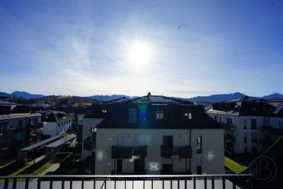 Provisionsfreie, neuwertige 4 Zi.-Wohnung im Penthouse-Stil mit Dachterrasse in Traunstein.