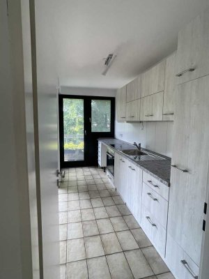 3-Zimmer-Wohnung mit Einbauküche, zwei Balkonen, Kamin und Fußbodenheizung in Düsseldorf-Unterrath