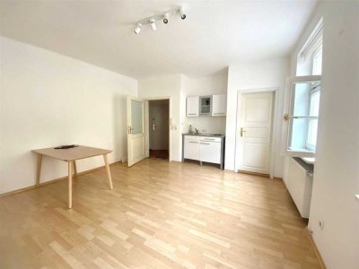 Schöne 2-Zimmer-Altbauwohnung in begehrter Innstadt Lage!