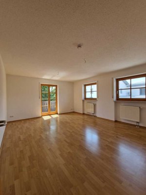 Schöne 3 Zimmer Wohnung in Rechtmehring mit Balkon