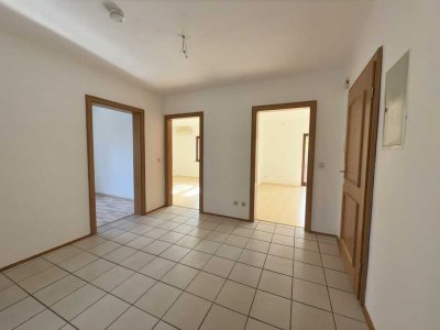 Ausblick in's Grüne: Freundliche 3-Zimmerwohnung  mit Balkon und Garten in ruhiger Toplage