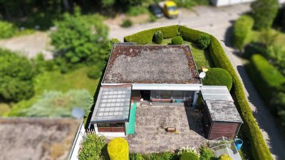 Schellbronn: Gepflegter Bungalow mit Pergola und separater Gerätehütte - Besonderheit: Zwei Garagen