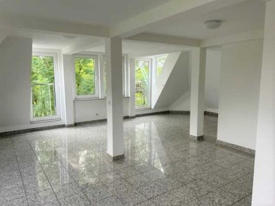 Ruhige Single DG Maisonette-Wohnung mit Küche, Stellplatz fußläufig Messe und Rüttenscheider Straße
