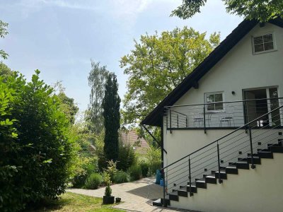 Helle Wohnung als Haus-in-Haus-Lösung mit sep. Eingang und toller Terrasse mit Blick ins Grüne