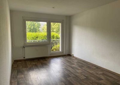 Im Erdgeschoss: Große 3-Raum-Wohnung mit Balkon