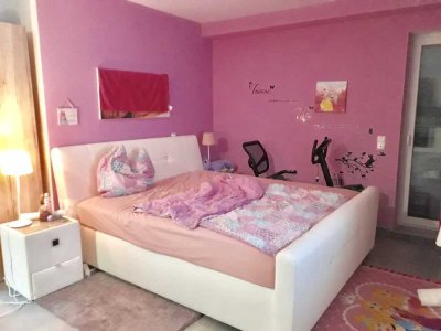 Großzügige 1-Zimmer Wohnung mit EBK, TL-Bad, Terrasse