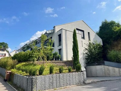 Moderne Wohnung Balkon und Einbauküche: Stilvolle 2,5-Raum-Wohnung mit geh. Innenausstattung