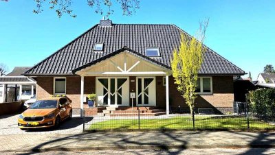 Traumhaus / Bungalow mit sep. Einliegerwhg., + Innenhof mit Pool - 0 % Käuferprovision!