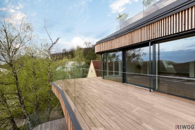 ERSTBEZUG | Spektakuläres Luxus-Penthouse mit traumhaftem Fern- und Stadtblick | Dachgarten mit Pool | Hauseigenes Gym | TG-Stellplatz optional