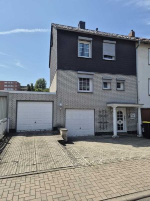 Einzugsfertiges Reihenendhaus mit 2 Garage und großem Garten provionsfrei