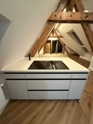 Attic Apartment mit Balkon, 3 Zimmer, Kernstadt Neustadt