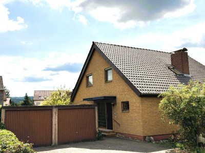 Platz für neue Ideen: Freistehendes Einfamilienhaus mit Garten in ruhiger Lage