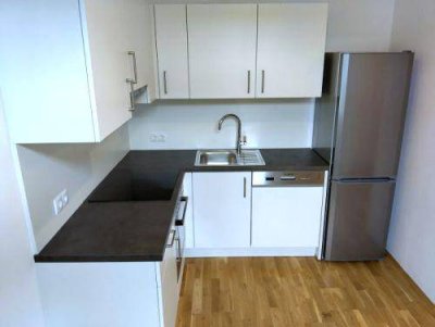 Erstbezug: Sanierter 2 ZIMMER-Altbau, ruhiger Balkon, extra Küche neu möbliert, neue Sanitäranlagen!