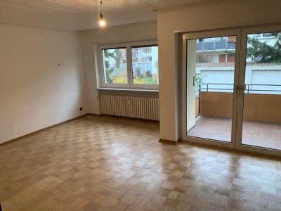Helle, ruhige, frisch renovierte 3ZKB Wohnung, mit 2 Balkonen